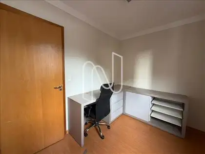 Quarto 2  ângulo 2 (Escritório)  
