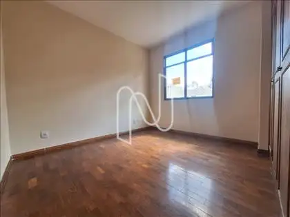 Quarto hum, todos enormes