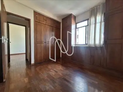 Quarto Três, armários com muito espaço inter