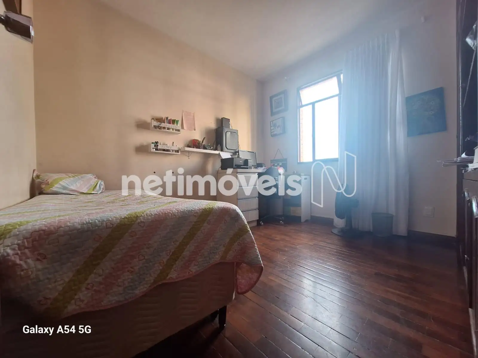 Quarto 1 com armários