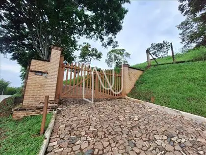 Entrada com piso em granito  (brilha)  