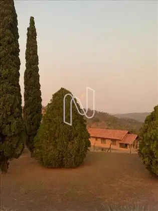 Entardecer com sol e lua 