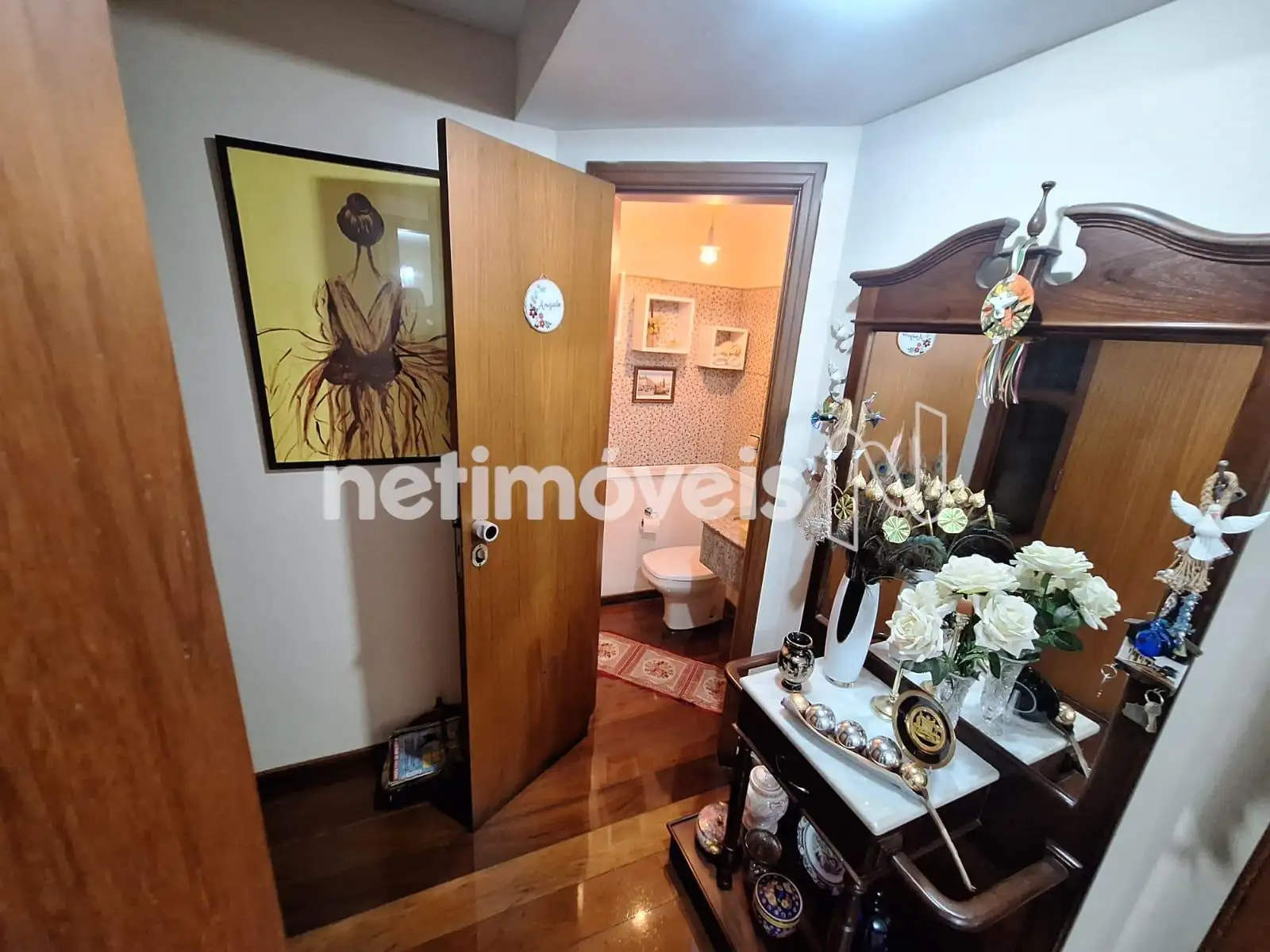 Hall interno e lavabo