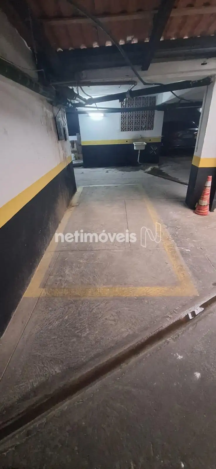 Livre, coberta e demarcada