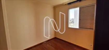 Quarto com armário