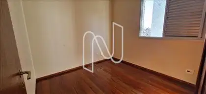 Quarto com armário
