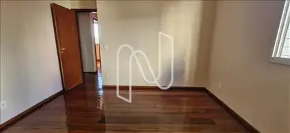 Quarto com armário