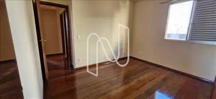 Quarto com armário