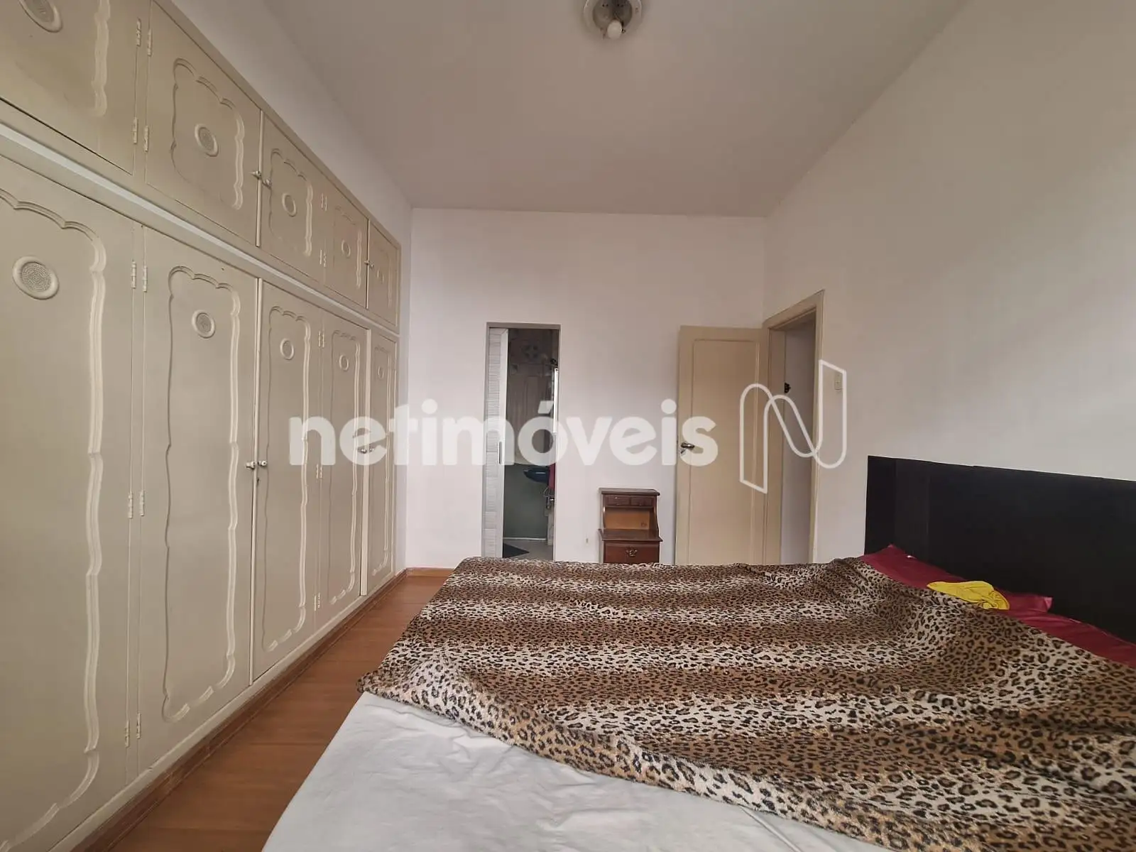 Ótimo armário e maleiro