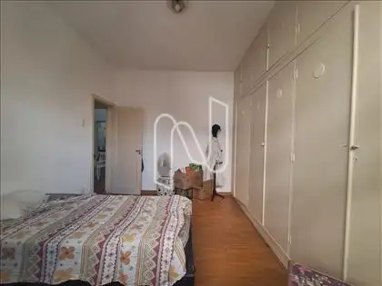 Quartos enormes e armários  6 portas grandes 