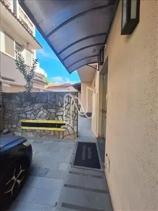 Vaga de Garagem a esquerda e entrada 