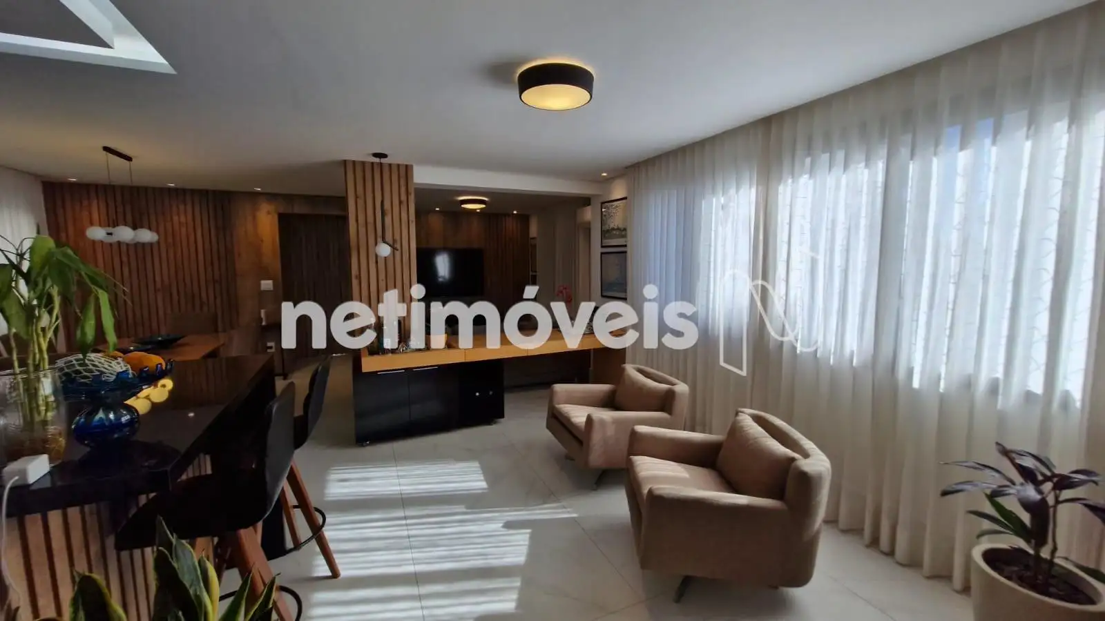 Sala de estar e de jantar ângulo 7