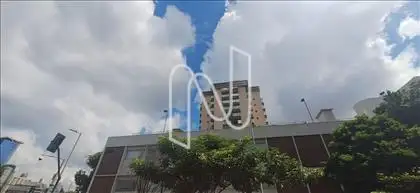 O Prédio ao fundo, Torre com recuo