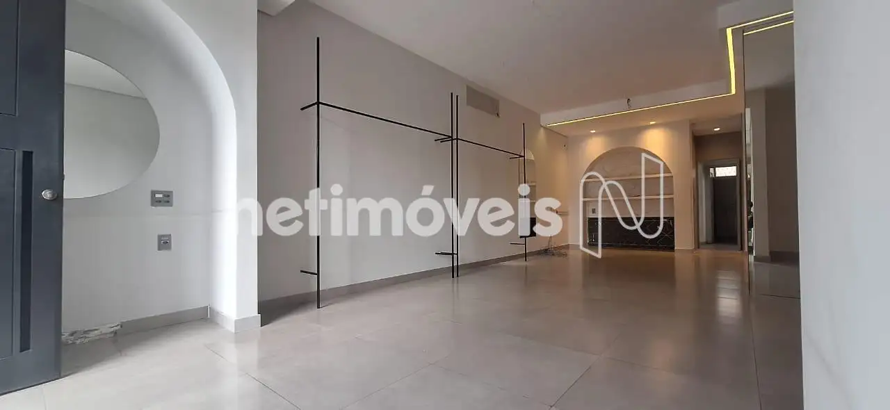 Abrigou-se um show room de moda