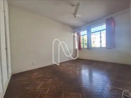 Quarto 3 com Armários 