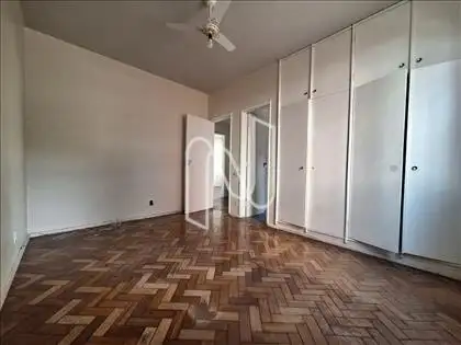 Suíte com Armários 
