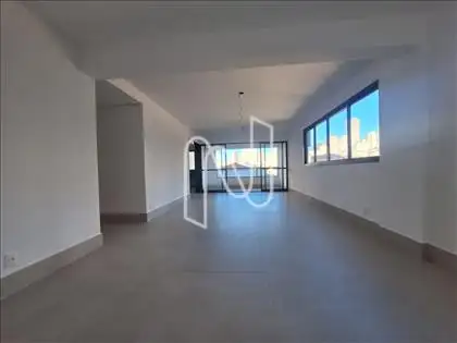 Muito claro, arejado, piso impecável