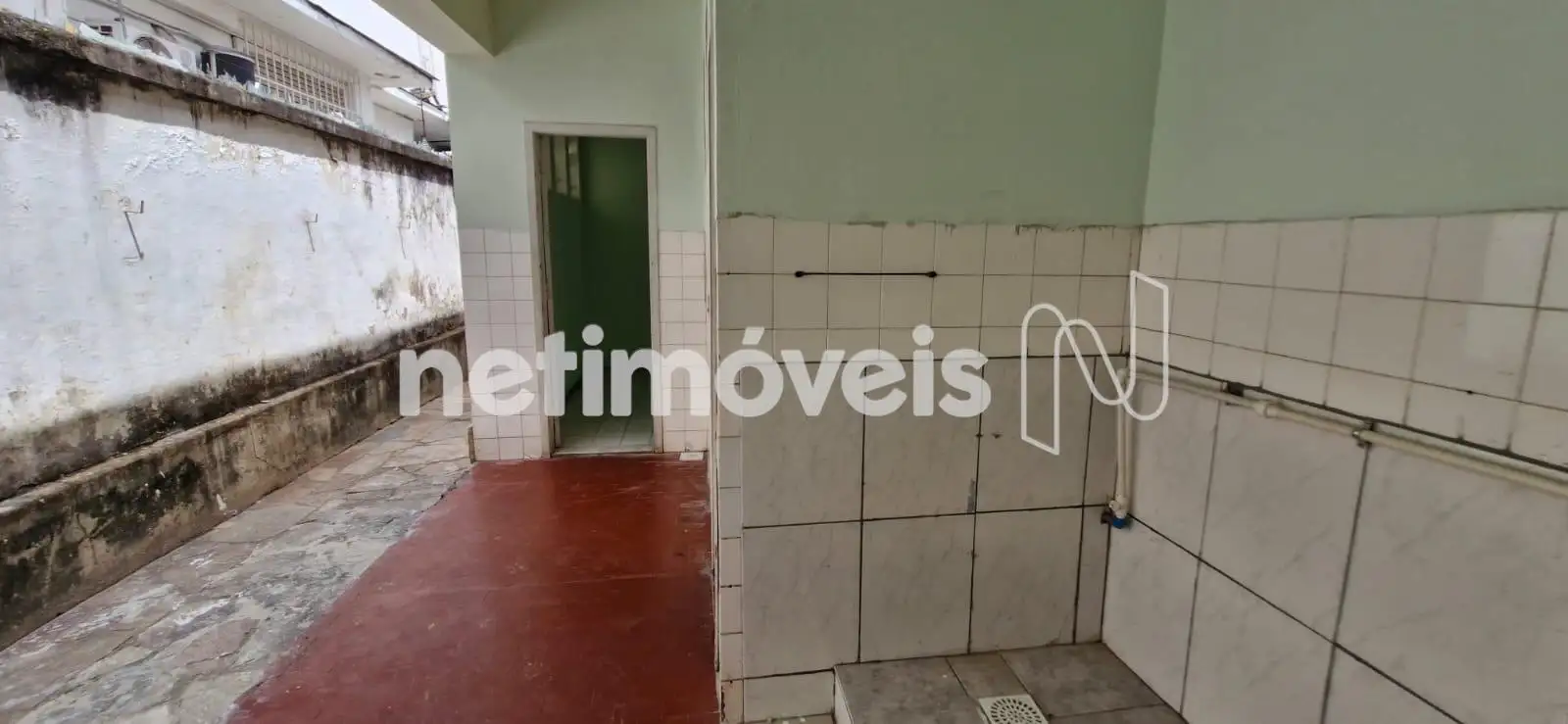 Área de tanque e DCE