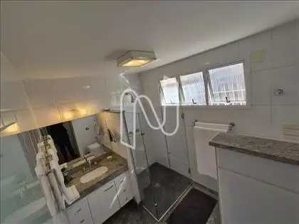 Banho suíte ângulo 2