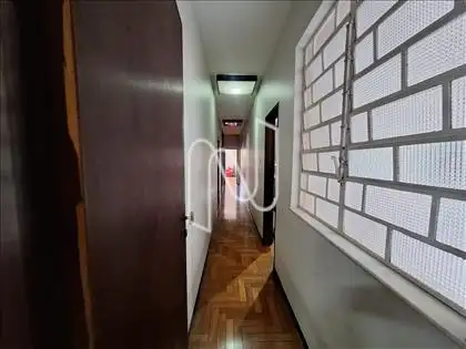 Observe a profundidade desse hall íntimo 
