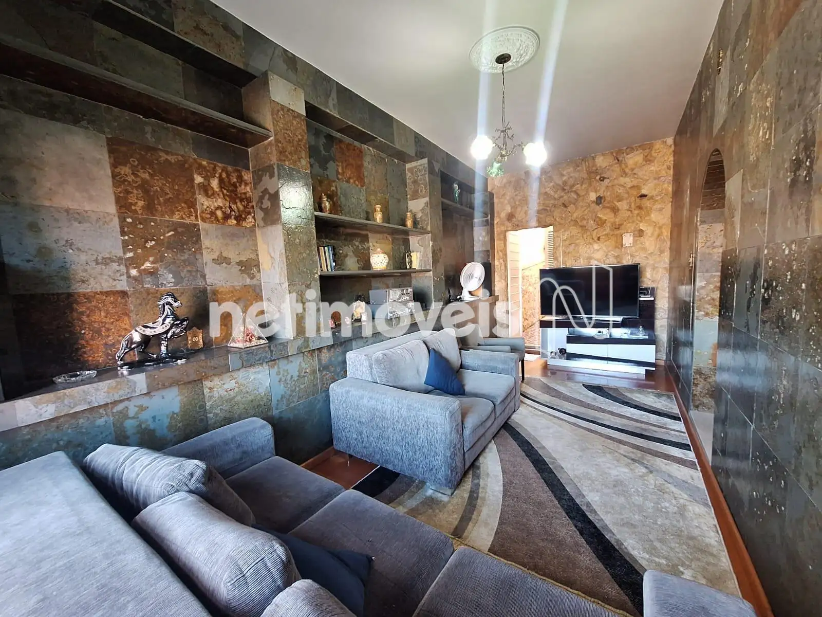 Essa toda em pedra ardósia