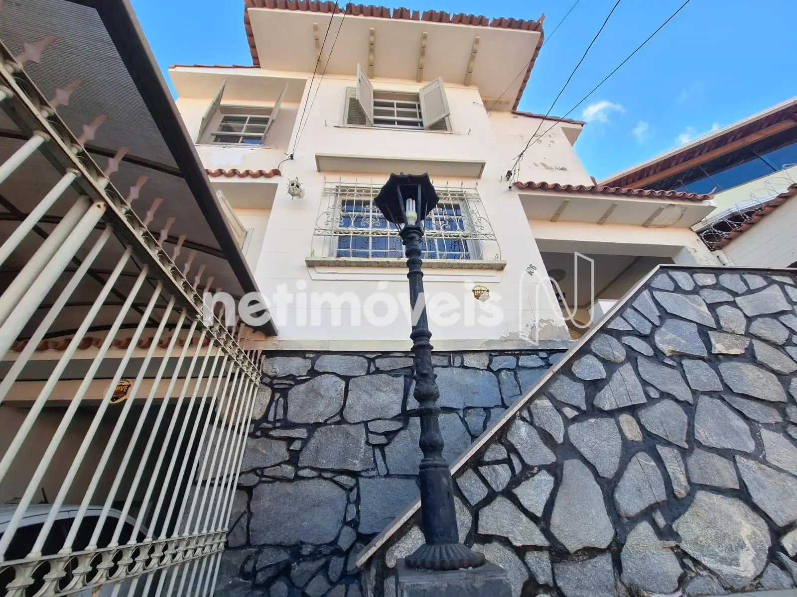 Casa de dois pavimentos