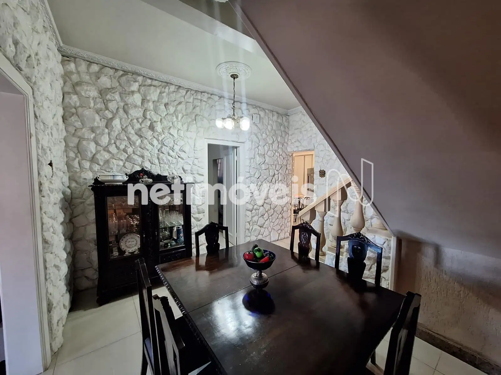 Paredes em Pedras brancas