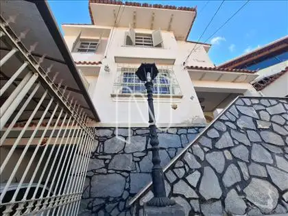 Casa de dois pavimentos 