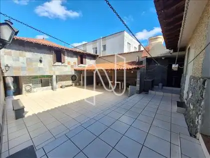 Entrada independente a construção de fundos 