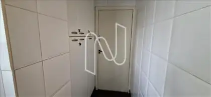 Área de serviços com armários