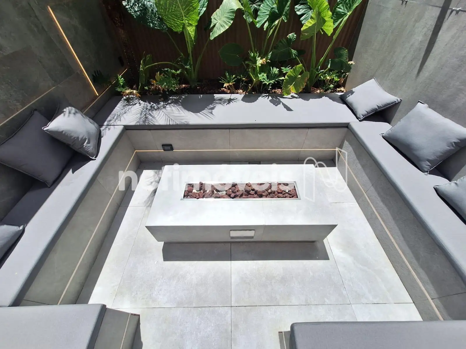 Lounge com lareira ângulo 2