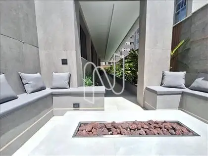Lounge com lareira ângulo 3 