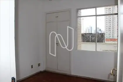 Quarto com armário 