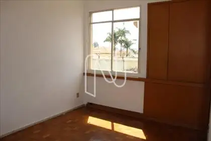 Quarto com armário 