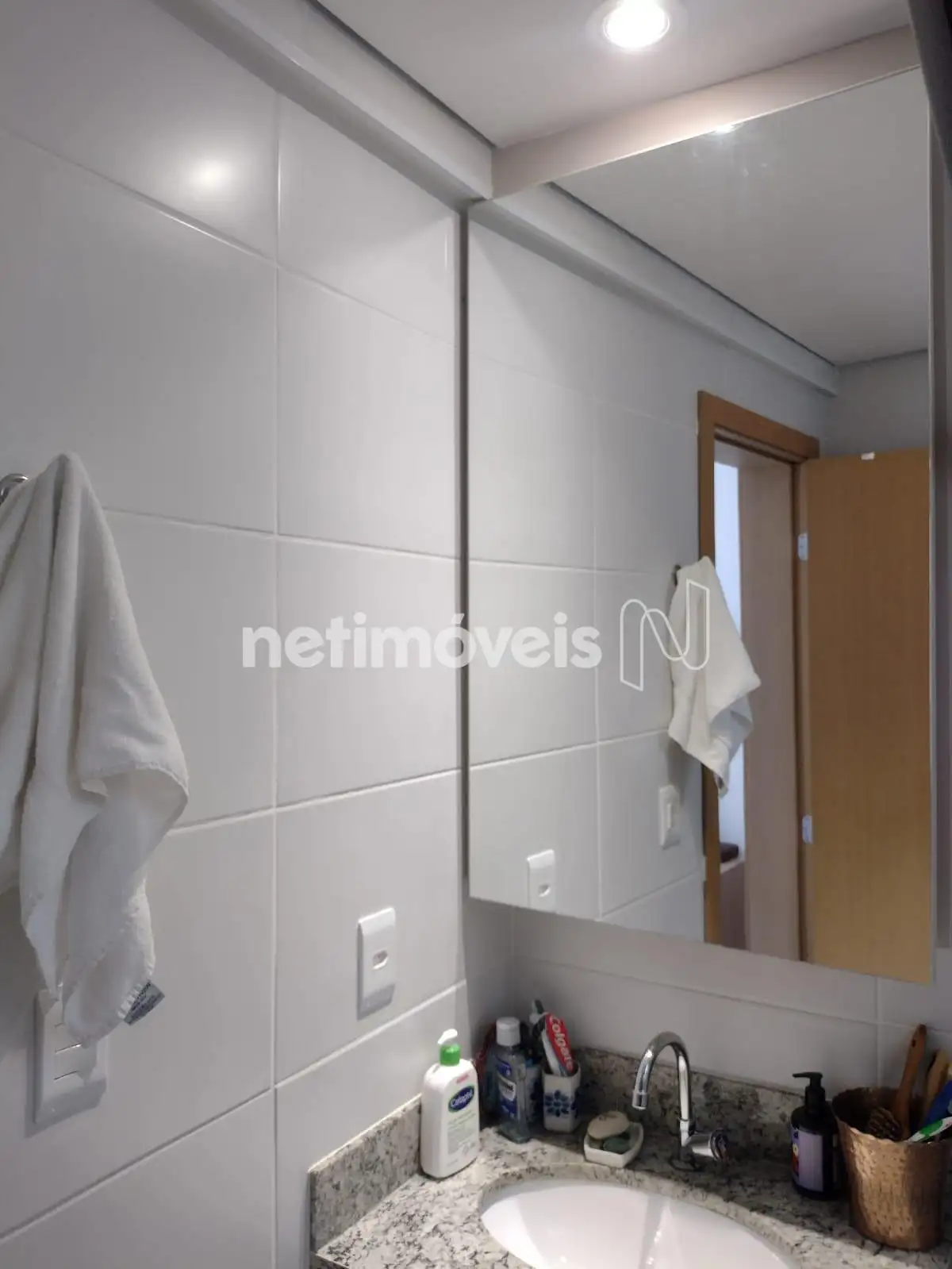 Banho suíte ângulo 2