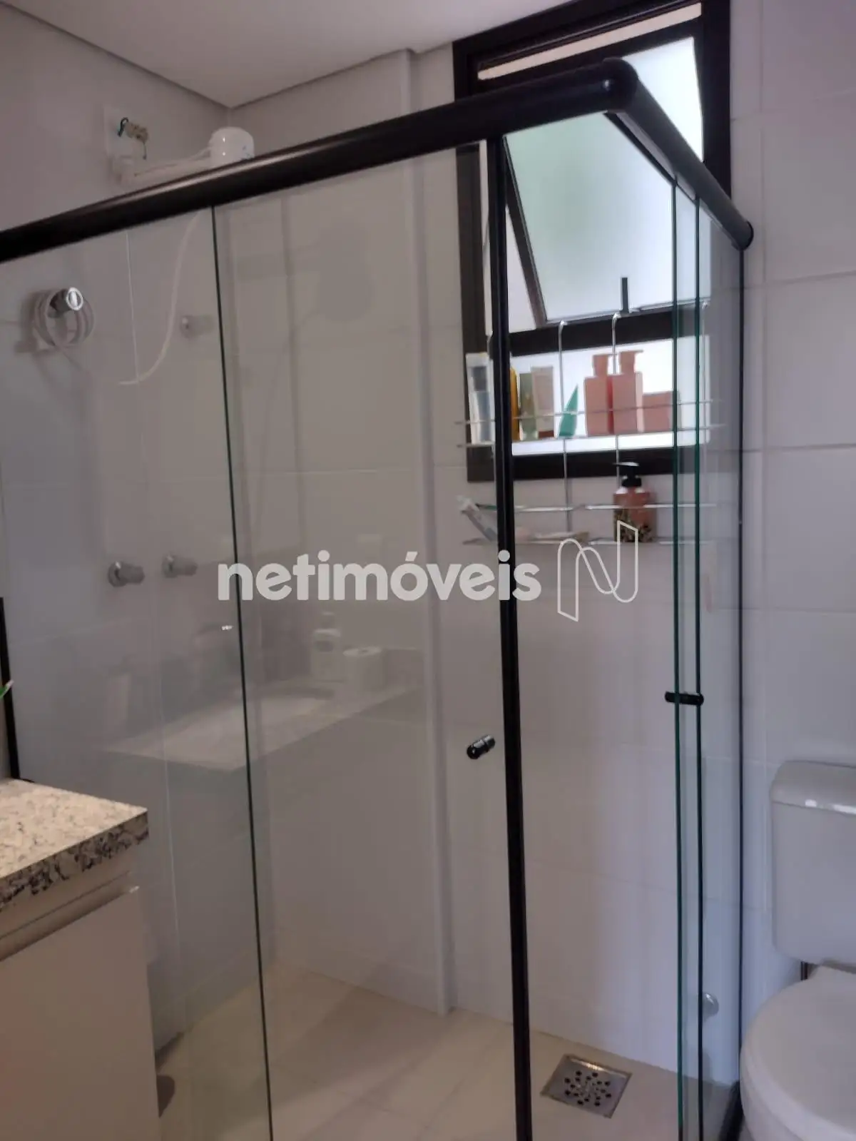 Banho suíte ângulo 3