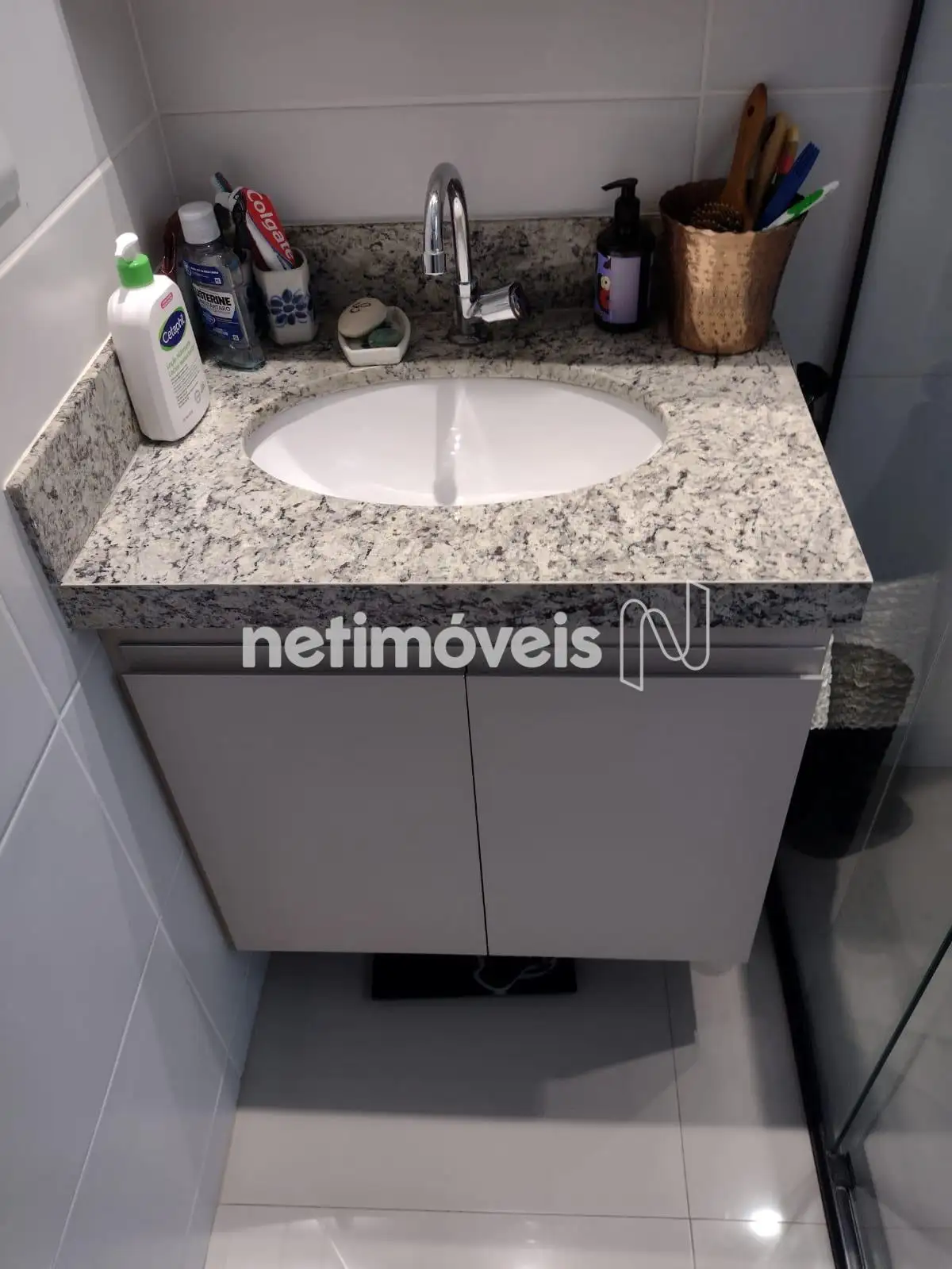 Banho suíte ângulo 1