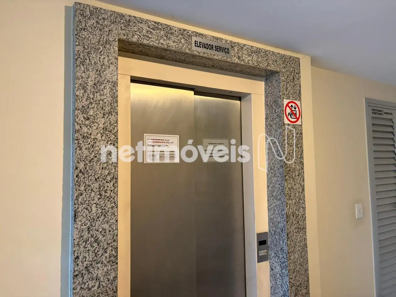 Elevador de serviço