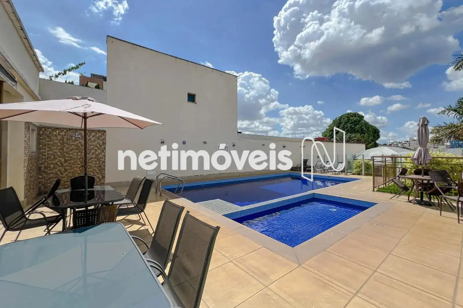 Área da piscina ângulo 2