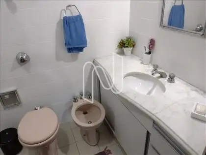 Banho suíte ângulo 1