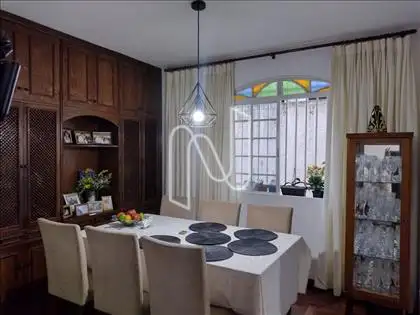 Sala de jantar ângulo 1