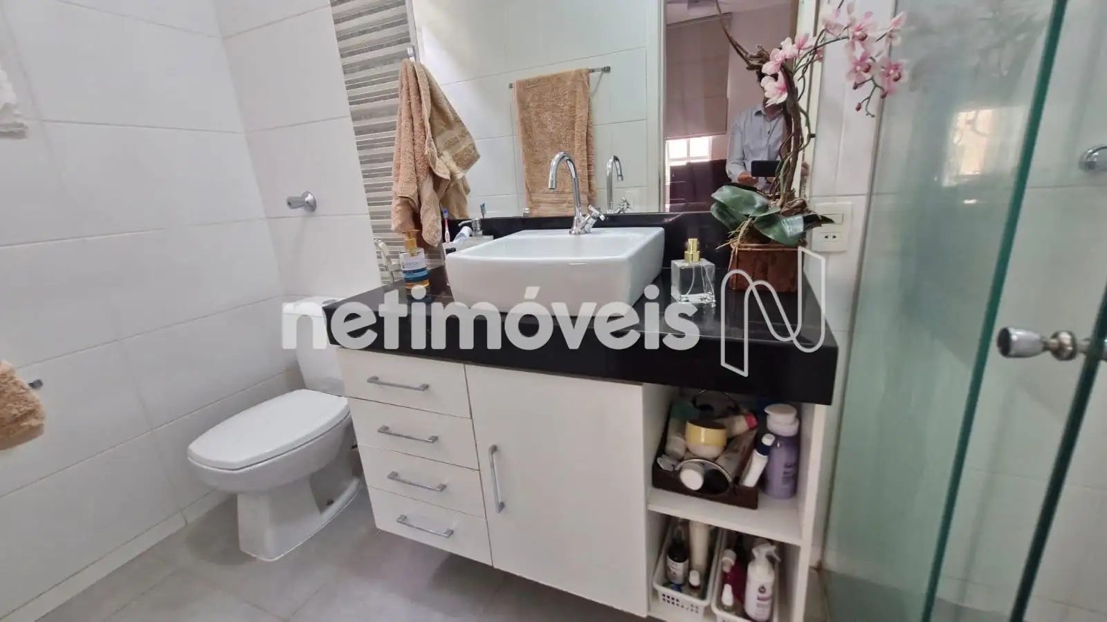 Banho suíte ângulo 2