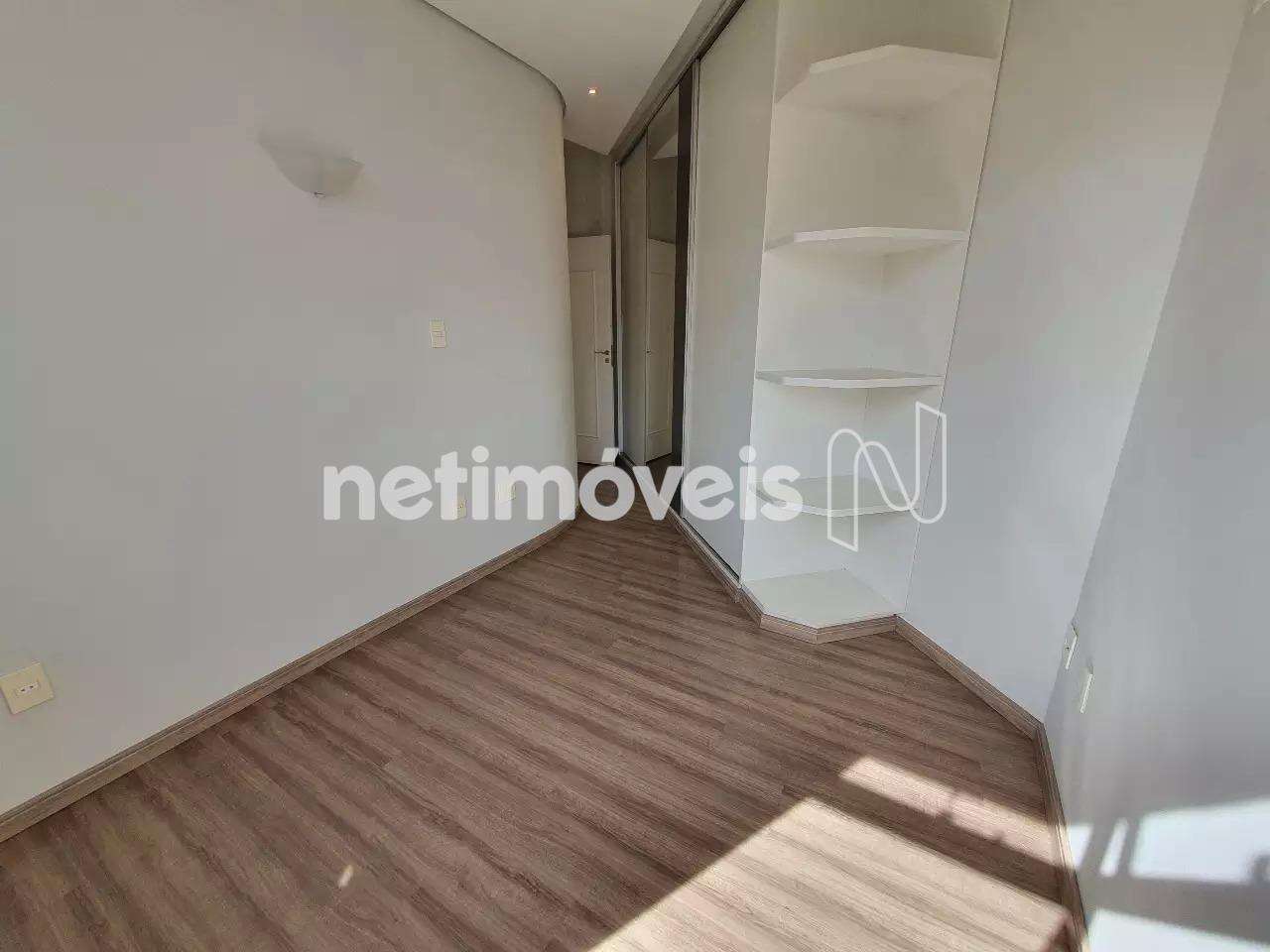 Quarto com armários