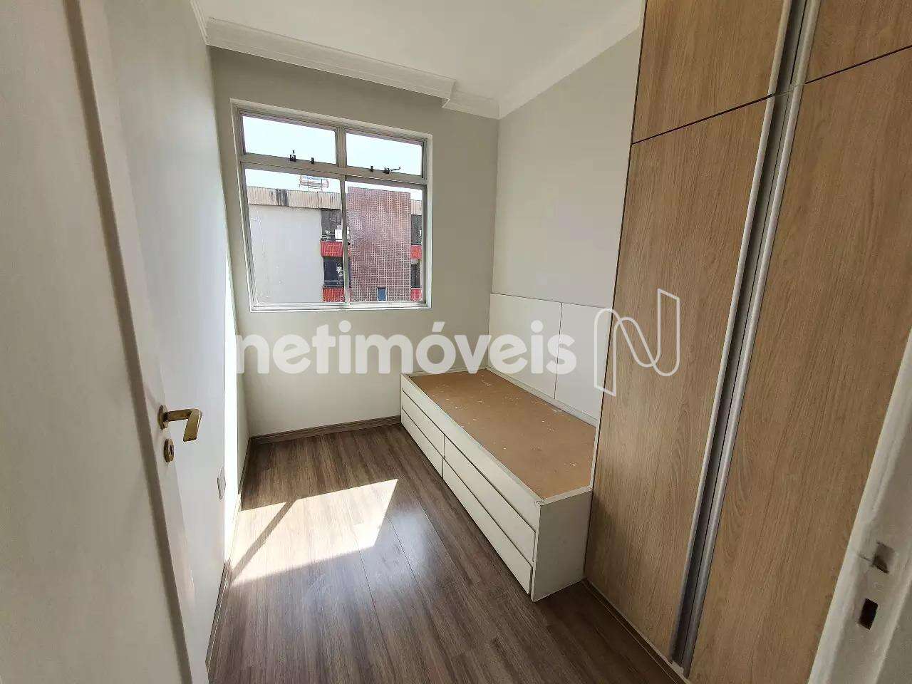 Quarto com armários