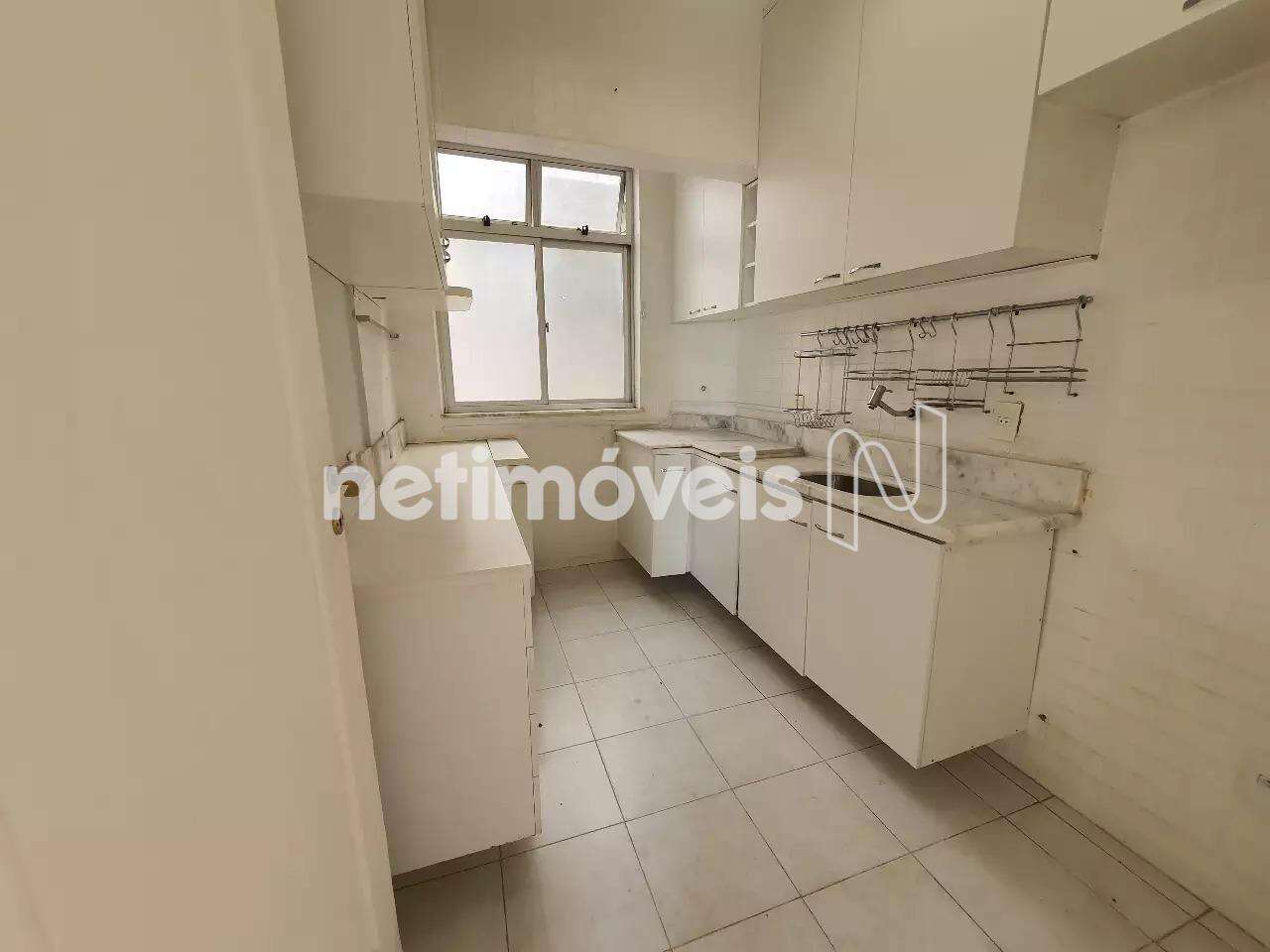 Cozinha com armários