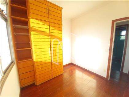Quarto 1 ângulo 1 