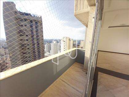 Sala para 2 ambientes com varanda ângulo 1