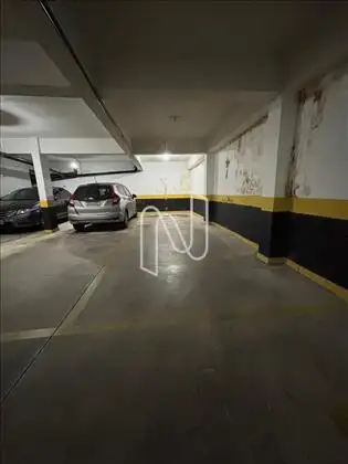 São três vagas no total