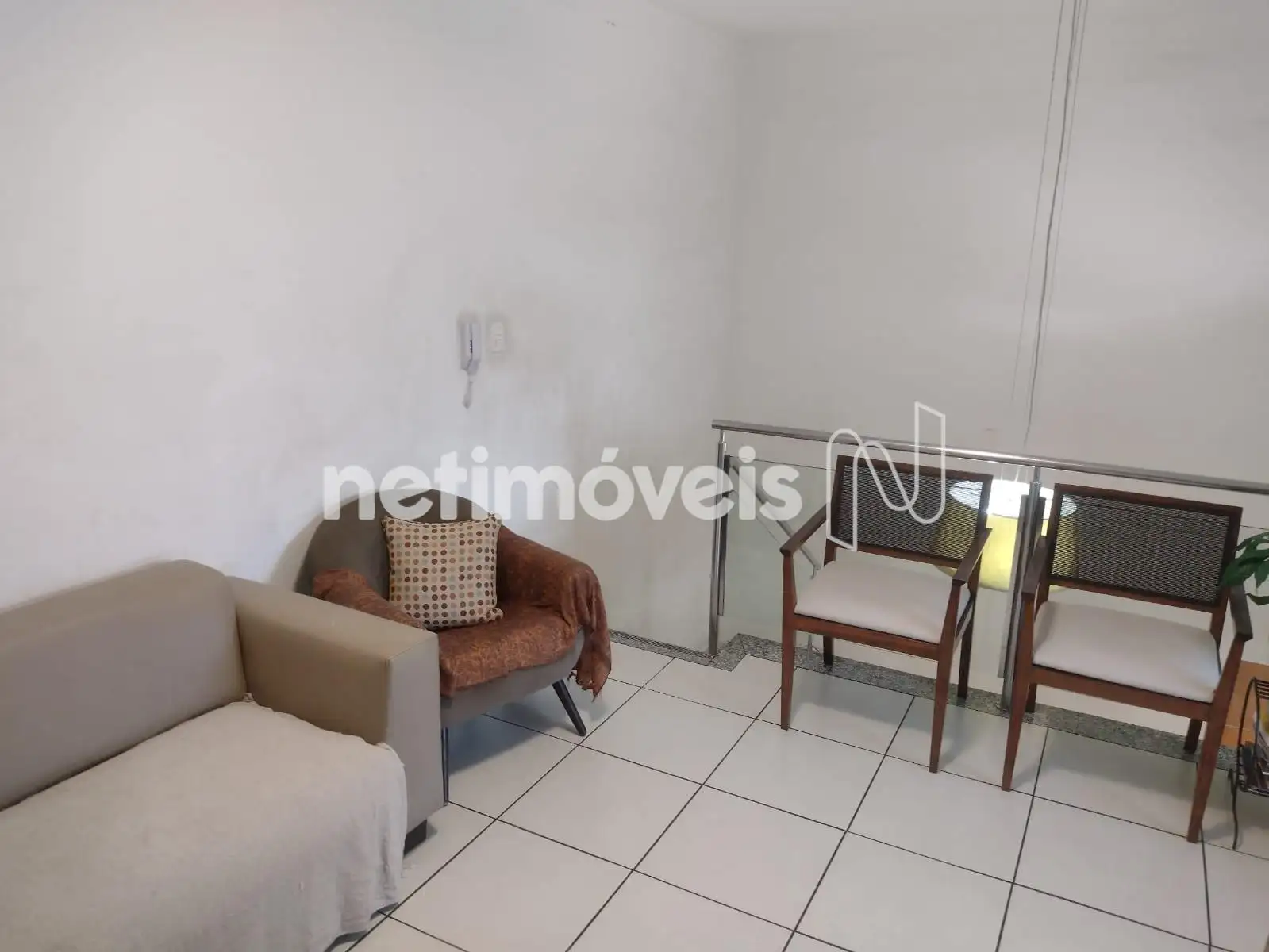 SALA DE ESTAR (ÂNGULO 1)