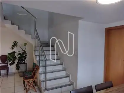  SALA (ÂNGULO 2) /ESCADA 